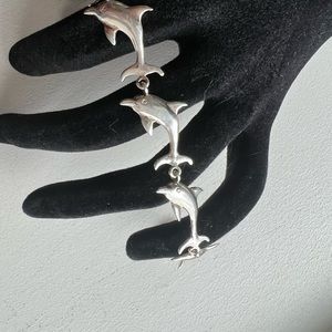 Hallmarked 925 silver dolphins bracelet.